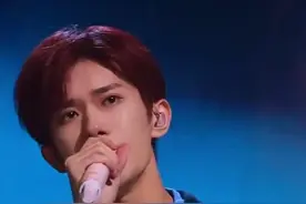 刘春和回家了！易烊千玺成都演唱会感动落泪：《小小的我》曾在这里拍摄 对成都感情很深