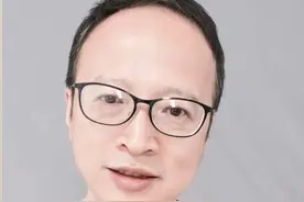 胆囊切除术后不舒服是怎么回事？ 胆囊切除术是常见手术，但术后并发症不容小觑。这个视频将介绍如何通过日常护理和生活方式调整来预防并发症，确保您的健康不受威胁。#硬核健康科普行动 #抖音知识年终大赏 #胆囊切除 #知识科普 #医学科普视频封面
