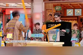 #丁程鑫精准打击   #丁程鑫  出手，就知有没有！“惊喜碰头彩”游戏中，又一次快狠准3：0送走了@杨迪  ，让杨迪毫无体验感，连还手的机会都没有，丁程鑫：迪哥，你太菜了！视频封面