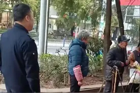 赤水城管助力89岁老人卖菜，市民网民纷纷点赞！#暖心瞬间 #感人一幕视频封面