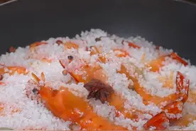 吃罗氏虾的季节试试这个盐焗，原汁原味，虾肉紧实咸香又鲜甜