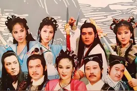 《金剑雕翎》是根据武侠小说卧龙生同名小说改编，由周游执导，周绍栋等人主演的武侠剧。视频封面