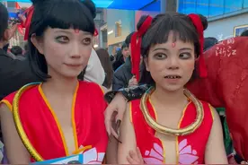 #杭州西湖边惊现真假哪吒 还一开口就是对暗号！谁是“正版”，你猜到了吗？（记者：傅逸伦）#哪吒之魔童闹海视频封面