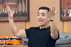 “黄河之声”国庆音乐会排练现场，指挥表情动作太有戏！9月28日，相约河南艺术中心大剧院#指挥家 #李京展 #2024国庆视频封面