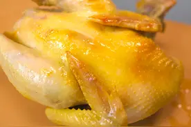 不加一滴水的电饭煲盐焗鸡，就这么简单！ #盐焗鸡 #一只鸡的百种做法视频封面