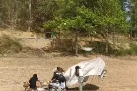 #游客露营遭遇“小旋风”，帐篷瞬间被吹飞视频封面