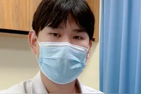 《实习医生里的显眼包》 老师：我这怨种徒弟，每天上一当 当当不一样#门诊趣事 #马尔戴夫 #实习医生马尔戴夫 #全网最敢说实话的医生 #华南卧龙凤雏视频封面
