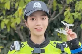 “鲨鱼夹”的危害 你知道吗？#鲨鱼夹 #全国交通安全日 #文明交通你我同行