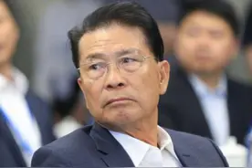 “家电大王”、美的创始人——何享健 1942年出生，广东顺德人