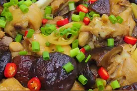 香菇蒸滑鸡这样做，鲜嫩入味，香气浓郁，上桌抢着吃 #家常菜视频封面