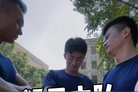 “猛男中队”又来新成员了。 #消防队的欢乐时光 #消防员健身房 #南昌猛男中队视频封面