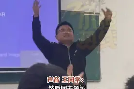#辅导员结束恋爱长跑给学生撒糖  学生：他就像个打了胜仗的将军 小说照进了现实的感觉...3月31日，四川成都。王同学的辅导员跟女友结束了2000多天长达6年的爱情长跑，请假3天回家把证给领了，回到学校后就给200多个同学发喜糖，在班级内撒喜糖。王同学称感觉非常温馨，像小说照进现实一样，感觉辅导员像打了一场胜仗。#恋爱  #爱情长跑 #四川dou知道 @抖音短视频 #校园