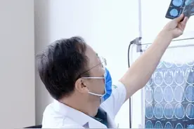 13岁女孩胶质瘤四级术后3年肿瘤进展 面对胶质母细胞瘤这类恶性程度较高的肿瘤，目前医学无法治愈，只能尽量延长生存期。#胶质瘤 #胶质母细胞瘤 #脑瘤 #门诊故事 #医学科普视频封面