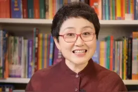 “一衣带水”成语我竟然读错了！我读“一衣 / 带水”；正确读法是“一 / 衣带 / 水”#晨读成语 #于霞 #成语