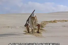 他在沙漠中疯狂搜寻水源，没到还真给老黑找到 #电影解说视频封面