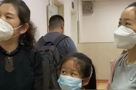 二丫带孩子医院检查，西西紧张的小手冰凉满是汗视频封面