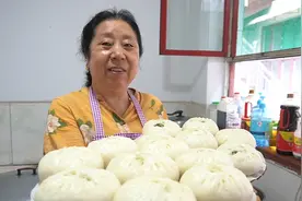 土豆猪油渣做的馅包包子，又软又香到底是谁会不爱吃？