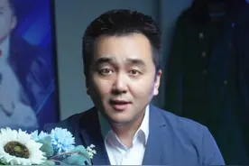 埃费内普尔斩获奥运会公路自行车赛第二金 #2024巴黎奥运会  #艾菲内普尔 #比利时车手埃费内普尔霸气庆祝 #聚v计划视频封面