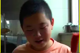 10岁男孩每天疯狂进食，3个月增肥40斤，只为救父亲一命视频封面