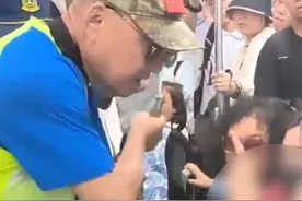 地铁10号线上，一65岁男子扰乱乘车秩序，北京警方通报：“依法对叶某某行政拘留！”视频封面