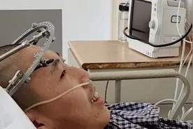 5月29号，术后“折叠”男孩从icu病房转回骨科病房，状态良好。王宇医生：下一步教会他坐。延琛妈妈：他已经很久没坐过了。#折叠男孩的心愿视频封面