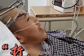 5月29号，术后“折叠”男孩从icu病房转回骨科病房，状态良好。王宇医生：下一步教会他坐。延琛妈妈：他已经很久没坐过了。#折叠男孩的心愿视频封面