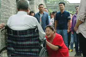 奇葩胖嫂因一张没用的合约不养公公爹，影响儿子婚姻成了难题视频封面