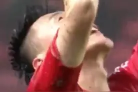 坚持到最后一刻！11年前的长沙雨夜，于大宝最后时刻神奇绝杀伊拉克让中国球迷热血沸腾永远难忘 #于大宝 #dou来足球季 #唯有足球不可辜负 #足球 #亚洲杯视频封面