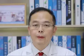 #涨知识 #文拉法辛 抗焦虑作用多久起效需要根据患者对#药物 的敏感性而定。　文拉法辛属于5-羟色胺及去甲肾上腺素再摄取抑制剂，具有抗#抑郁 、抗焦虑等作用，临在床中常用来治疗抑郁症、焦虑症、躯体化障碍等心理疾病。在一般情况下，#文拉法辛 后会在1-2周内起效，但由于部分患者对文法拉辛比较敏感或没有药物依赖性，可能在服药后一周左右可能会感觉到自己的不适得到了#改善 。但对于长期或服用多个疗程的患者，如果体内产生了对药物的耐受性的话，服药后发挥药效的时间可能会相对延长。所以说文拉法辛抗焦虑作用多久起效需要根据#患者 对药物的敏感性而定。建议患者在服药时，一定要遵医嘱按疗程用药，在#医生 的指导下进行服药，不可自行加量。#健康守护计划 @创作灵感小助手视频封面