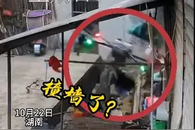 家中小院内，飞行无人机，一阵“妖风”起，咣咣撞大墙，你知道起飞失败的原因么，欢迎在评论区留言。#无人机#万万没想到 @朝哥飞防视频封面