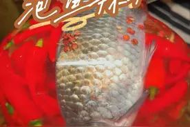 这是什么神仙操作，鲫鱼还能泡辣椒? #农村生活 #抖音美食推荐官 #泡鱼辣子 #鲫鱼视频封面