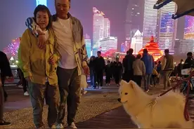 怦然心动！帅气警犬遇上漂亮萨摩耶#狗狗的心思都写在脸上了视频封面