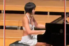 #王羽佳首获格莱美奖 ，中国钢琴演奏家她是第一个，音乐会短裙+恨天高曾被指“不雅观”   #王羽佳 #格莱美视频封面