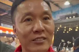 3月19日，山东聊城，#郭刚堂携全家鞠躬感谢来宾 ，寻子12年无果的杜小华现场抹泪：一直在幻想我的小米奇结婚会是什么场面。视频封面
