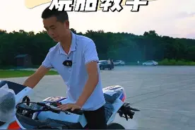 很多兄弟留言说想学烧胎，这不，请了一位大神来教，就看大家能不能学会了#机车 #小壮哥视频封面
