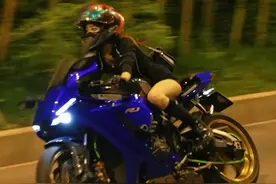 好看的机车小美和帅气的摩托车尽在骊山tt. #骊山tt #女骑 #跑山压弯 #机车追焦 #摩托车视频封面