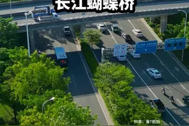 中山基建修路完善，为何长江蝴蝶桥三角快线过长江路塞到水泄不通，上下班的堵个慌，上班都要提前一个钟出发，你曾被堵过吗？#堵车 #交通 #修路 #道路施工 #航拍视频封面