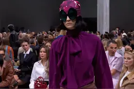 Prada 普拉达 2025春夏米兰时装周女装发布会 Prada | Spring视频封面