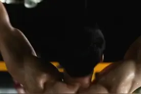 3月15日，据澎湃新闻报道：上海一男子花16万办健身卡，能用到100岁，转卡的时候傻眼了视频封面