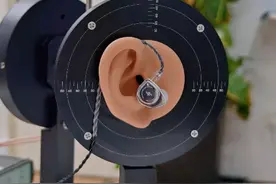 入耳式FPS耳机1.7米线长，直接接个小尾巴玩游戏杠杠的。#耳机 #入耳式耳机 #兴戈ew200 #数码潮电大玩家视频封面