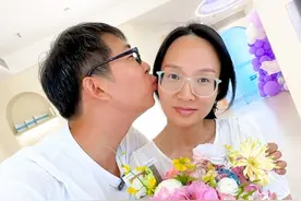 给老婆准备鲜花惊喜，一束花带来的仪式感，收获老婆笑脸一枚