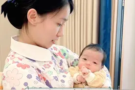 宝宝抱起来头老是往后仰，试试这个团抱#金牌育言家 #宝宝视频封面