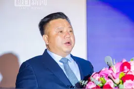 广西钦州市委书记林冠因心源性猝死逝世，享年56岁视频封面