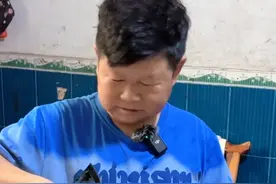 邻居送来一台苏泊尔电饭煲，按键失灵，这种问题农村最常见 #电饭煲 #维修