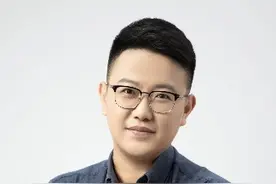 “车随便挑，已备好3套房”，亿万富翁被拐25年的儿子解清帅找到了，身世还没告诉女友。另一位深圳寻亲千万寻找亲生儿子谢浩男。#亿万富翁带失踪25年儿子回老家 #谢浩男 #解清帅视频封面