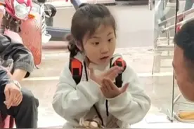 聋哑父亲开店谋生，女儿手语“同声传译 ”帮爸爸与客人沟通交流视频封面