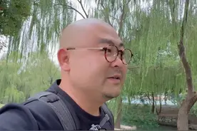 去南京看演唱会，被众多媒体和路人转载采访，只因我长得太像刀郎老师？#刀郎 #演唱会视频封面