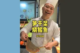 鳐鱼又叫魔鬼鱼。鳐鱼全身都是软骨，所以吃起来特别方便。但是尾巴有倒刺微毒，大家处理的时候一定要小心一点。#鳐鱼 #魔鬼鱼 #海鲜