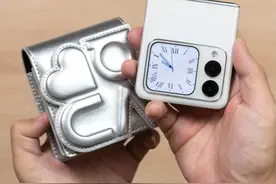 华为 nova Flip 开箱：除了小折叠，还发了五个包包？视频封面