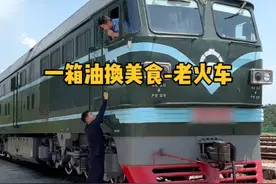 挑战给火车加油，竟差点出事...9000升油箱能否挑战成功 #挑战#送你一箱油#意想不到的结局#小雨玩车#火车视频封面